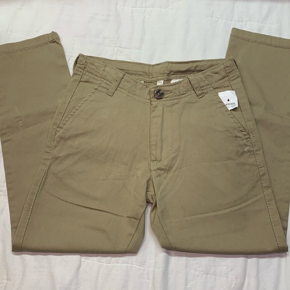 Izod- Flat front, adjustable waist, easy care stretch chinos. Size 8 NWT - Picture 1 of 6